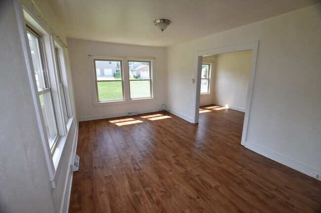Building Photo - 313 Hobbs Ave