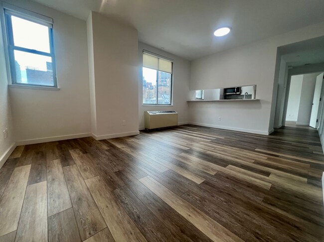 Building Photo - 552 3rd Ave