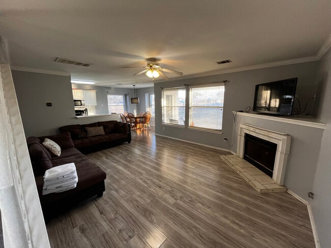 Foto del edificio - 1005 Betty Baker Cove