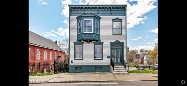 Building Photo - 62 Alexander St