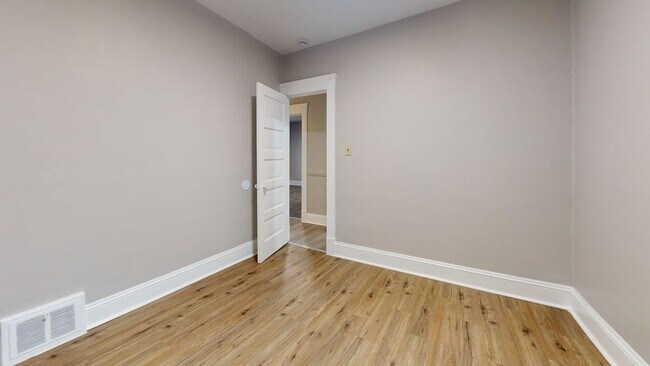 Foto del edificio - 3505 Meyer Ave