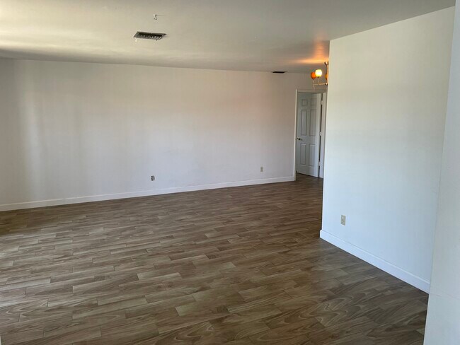 Foto del edificio - 778 93rd Ave N