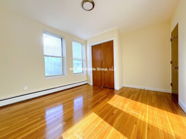 Foto del edificio - 172 N Beacon St
