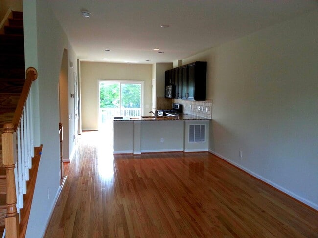 Foto del edificio - 3100 Waterloo Ln