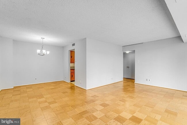 Building Photo - 3800 Fairfax Dr