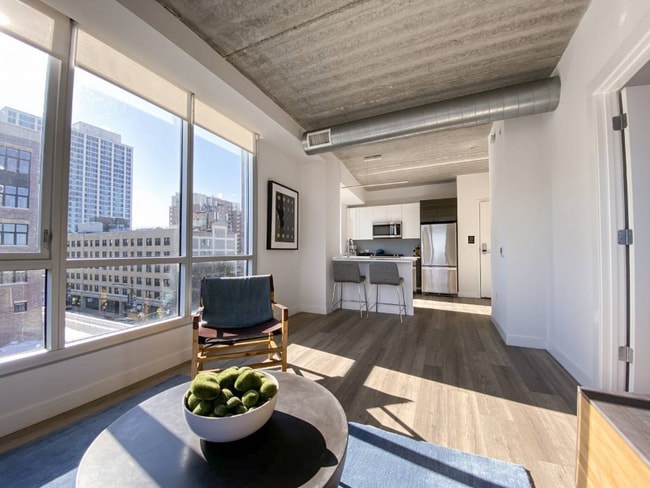 Photo - 754 W Sheridan Rd Apartment