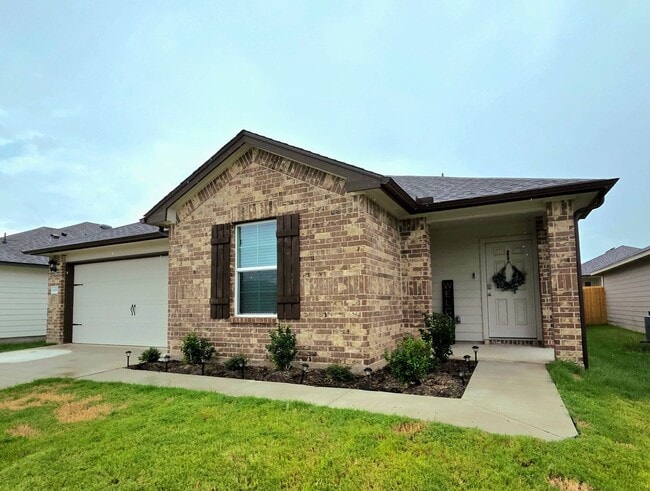 Building Photo - Open Concept 3 Bed 2 Bath