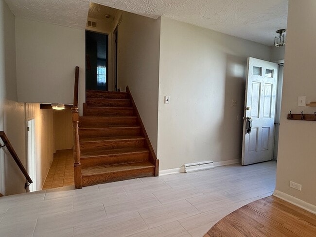 Building Photo - 1326 Meadow Ln