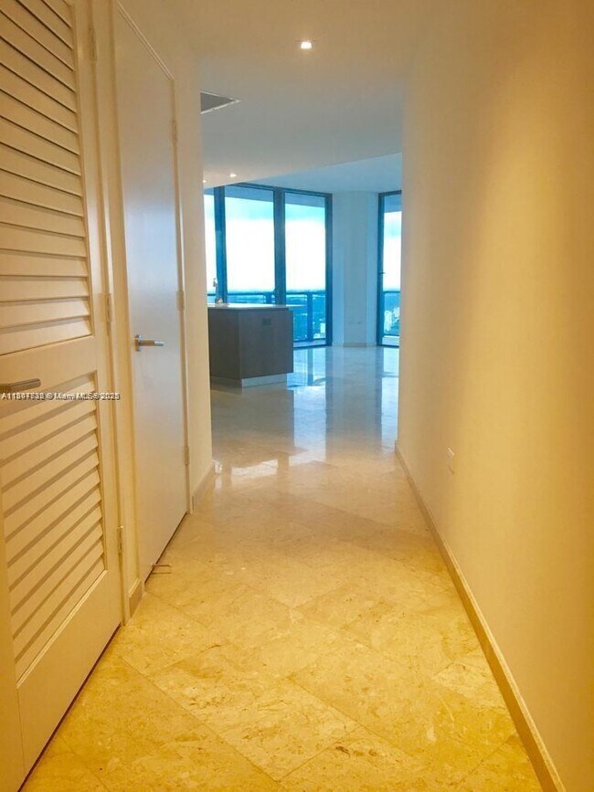 Foto del edificio - 88 SW 7th St