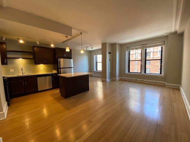 Building Photo - 415 W Belmont Ave
