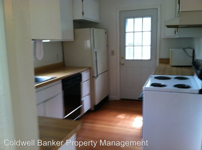 Building Photo - 2 br, 2 bath House - 835 Lakeview Drive
