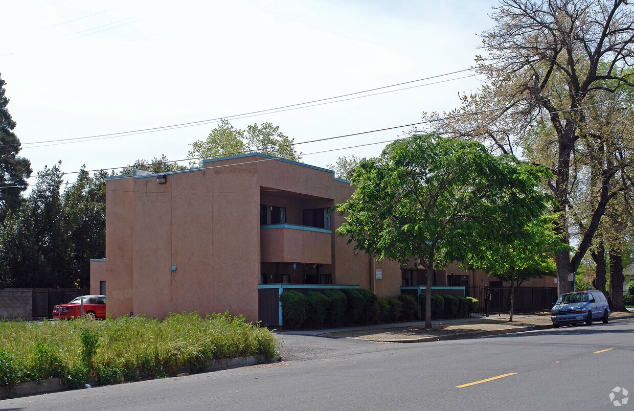 Building Photo - 2845 37th St