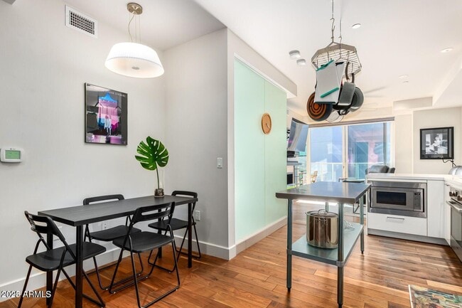 Foto del edificio - 4422 N 75th St