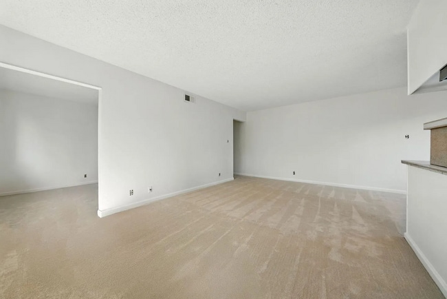 Building Photo - 1264 Bouret Dr