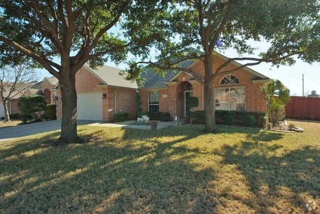 Building Photo - 1717 Flatwood Dr