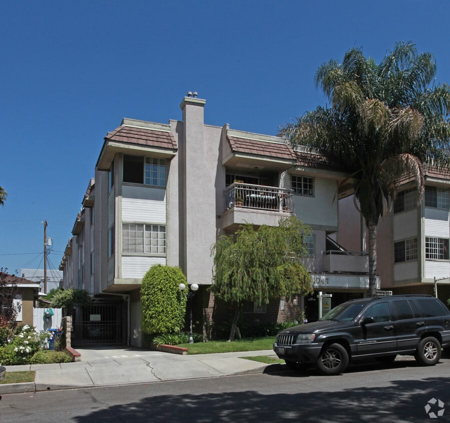 Primary Photo - 1047 E Spazier Ave