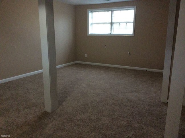 Building Photo - 3 br, 1.5 bath House - 909 Country View Drive