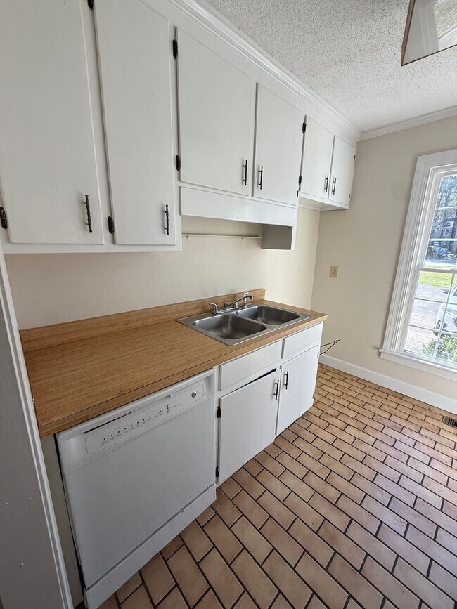 Foto del edificio - 3405 Gina Ct NW