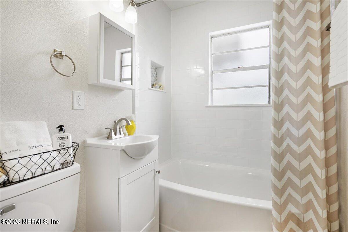 Building Photo - 93 Lewis St