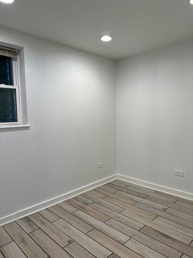 Foto del edificio - 2620 N Wilton Ave