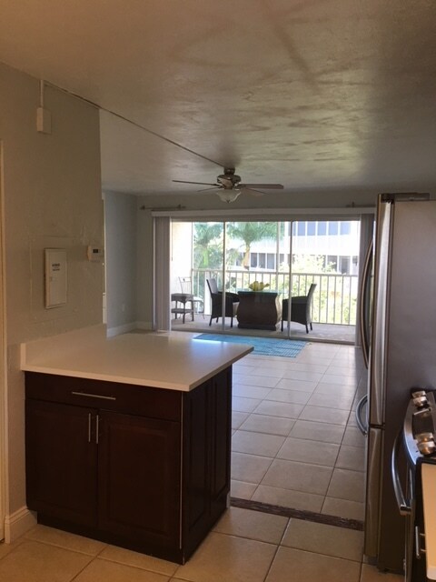 Foto del edificio - 377 Vanderbilt Beach Rd