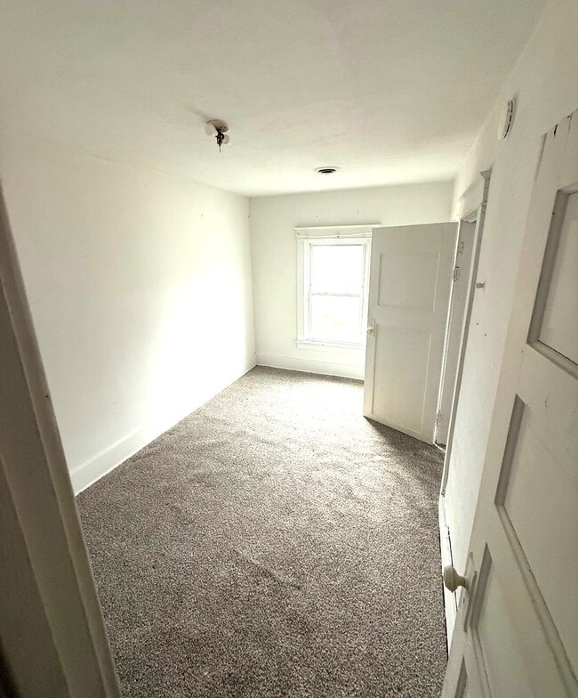 Building Photo - 322 Wallace St