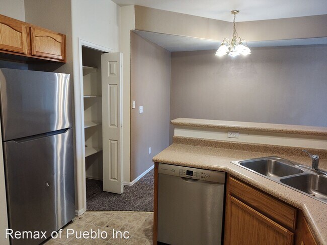 Building Photo - 2 br, 2.5 bath House - 4149 Outlook Blvd. #B