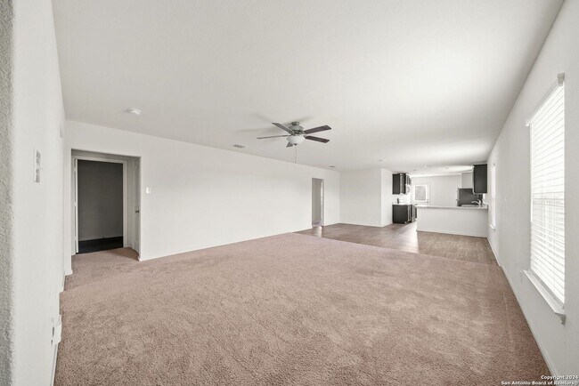Foto del edificio - 4 Bedroom and 2 Bathroom located in Luckey...