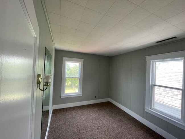 Building Photo - 460 East 33rd Street, Unit 462
