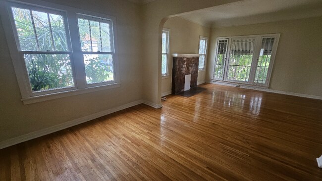 Foto del edificio - 367 N Ogden Dr