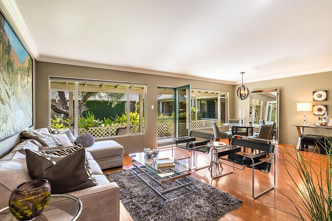 Folleto - 543 W Coronado Rd