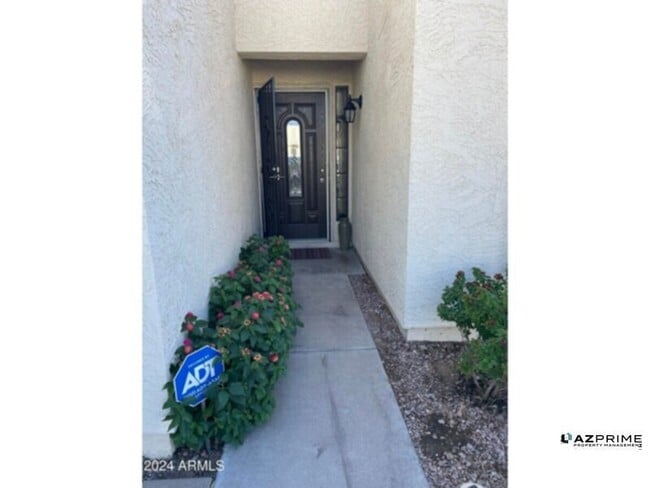 Building Photo - Lovely house