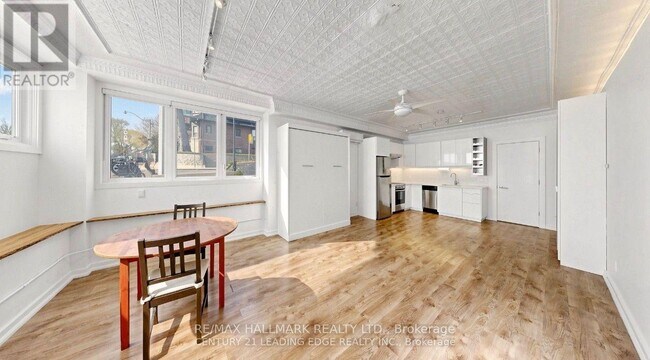 Photo du bâtiment - 679 Woodbine Ave