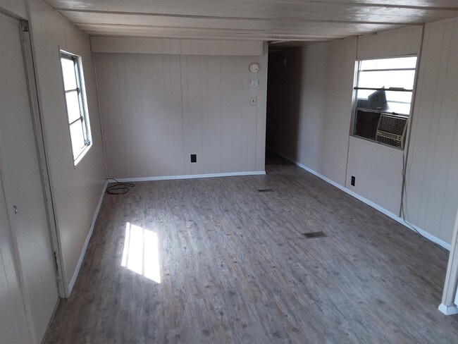 Building Photo - 1175 Hines Rd