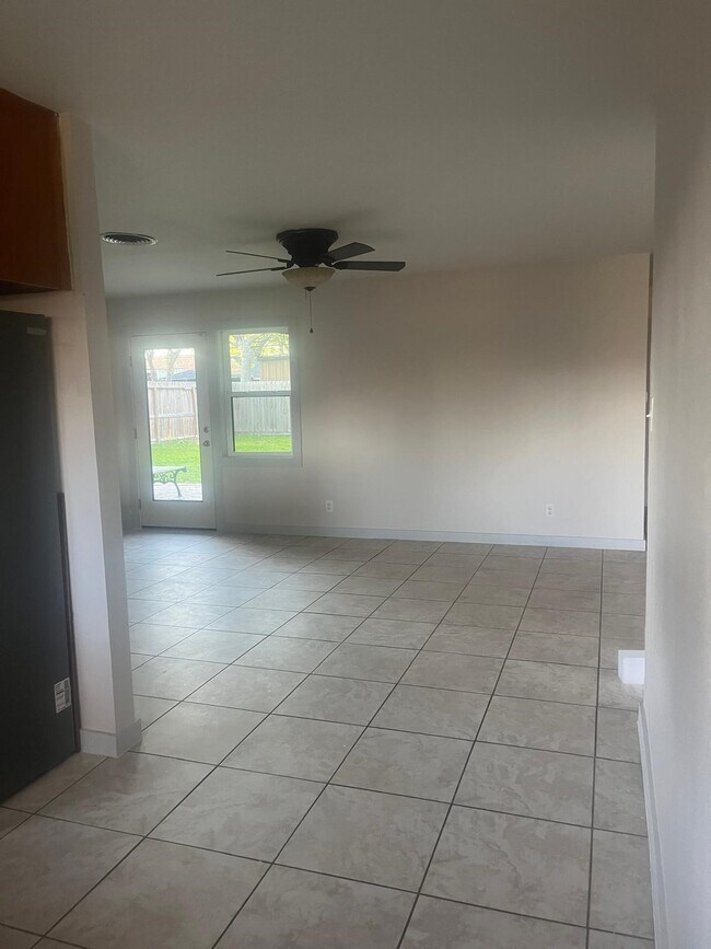 Foto del edificio - 3517 Tanglebriar Dr