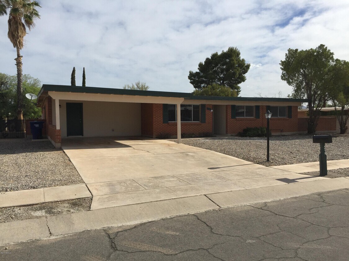 Primary Photo - 9031 E Sierra St