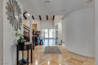 Building Photo - 840 Pinehurst Dr