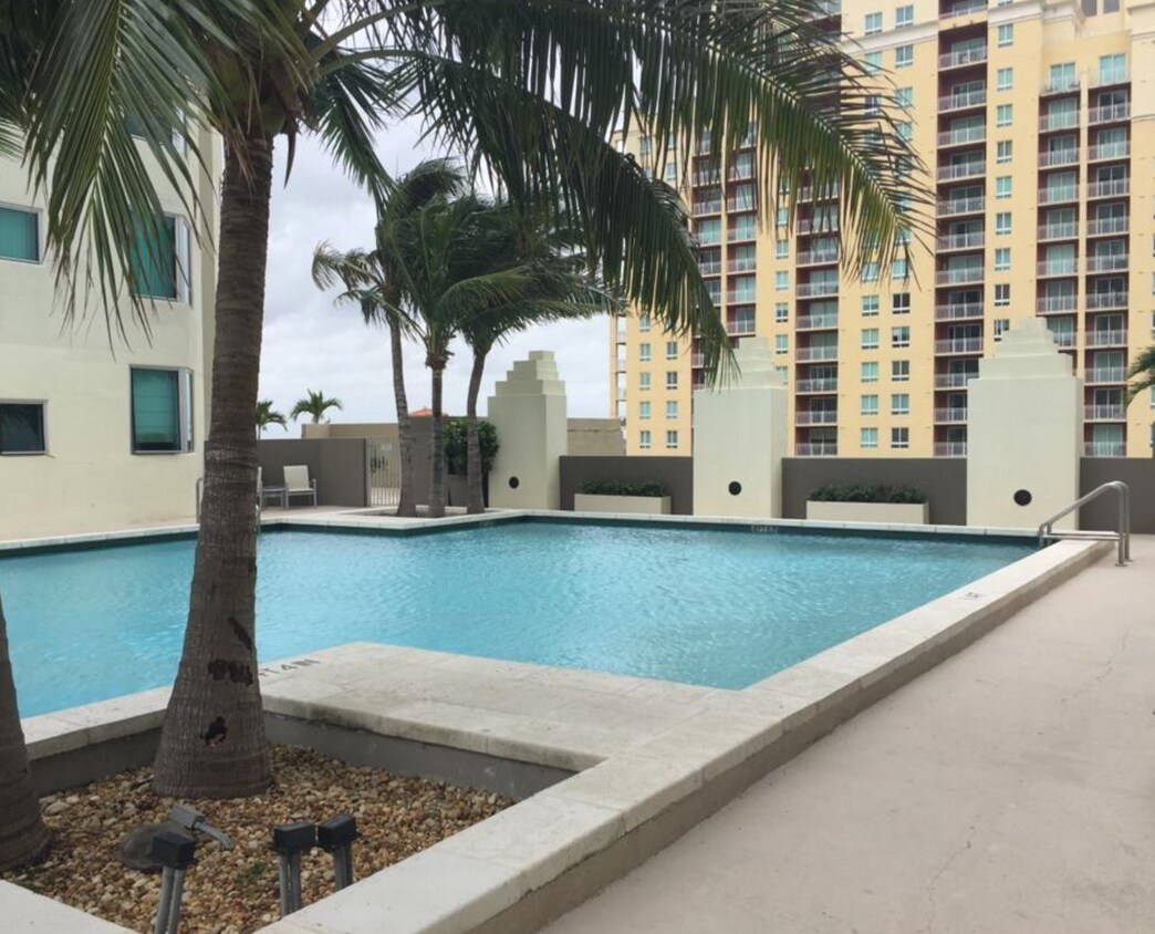 Foto principal - 9055 SW 73rd Ct
