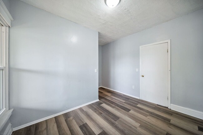 Building Photo - 132 Akin Ave