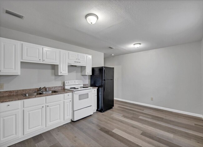 Foto del edificio - 2216 E 17th St