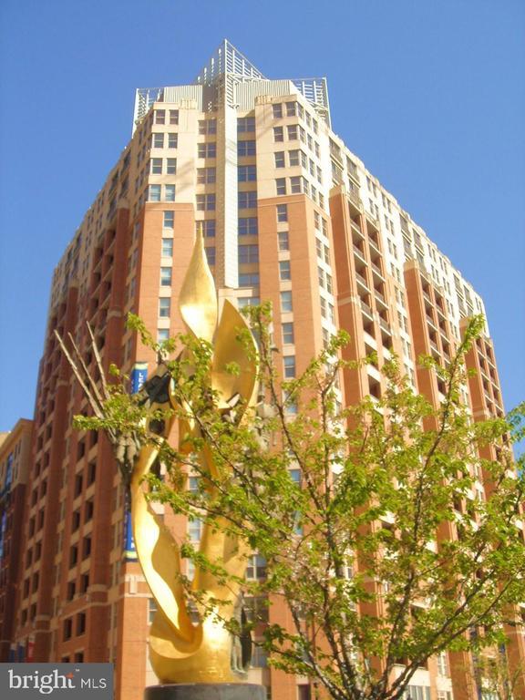 Building Photo - 717 President St