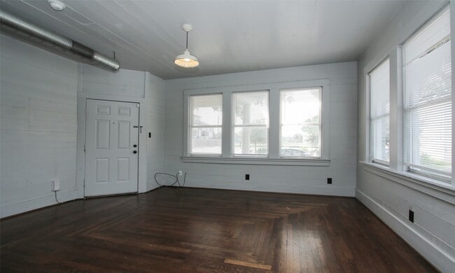 Building Photo - 316 Eastwood St