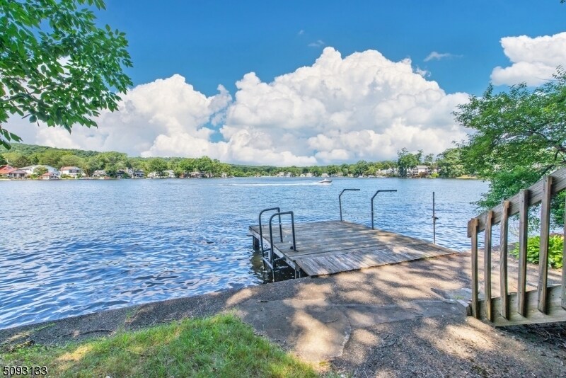 Foto principal - 21 E Shore Rd