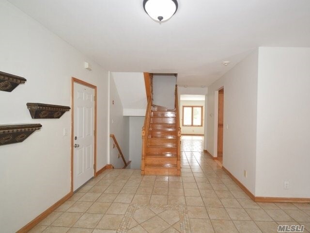 Foto del edificio - 483 Pulaski Rd
