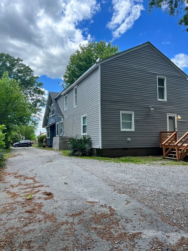 Building Photo - 913 Hamilton Ave