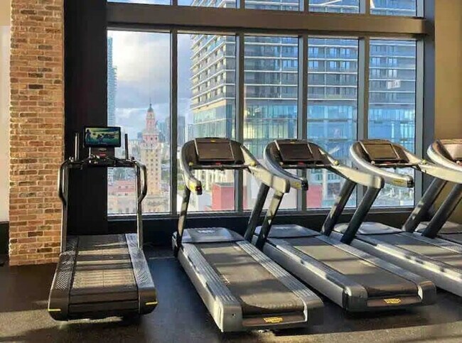 Foto del edificio - 505 W 7th St