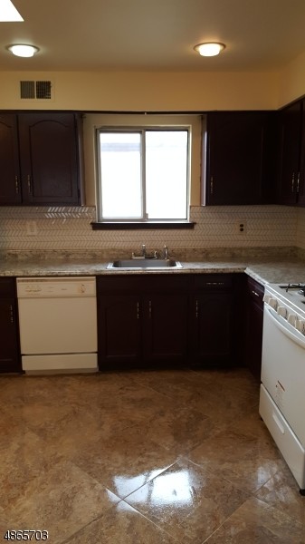 Building Photo - 205 Astoria Pl