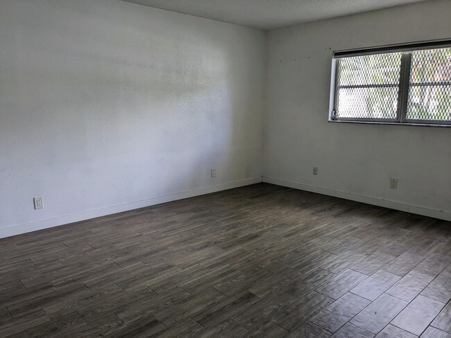 Building Photo - 4880 NW 22nd St