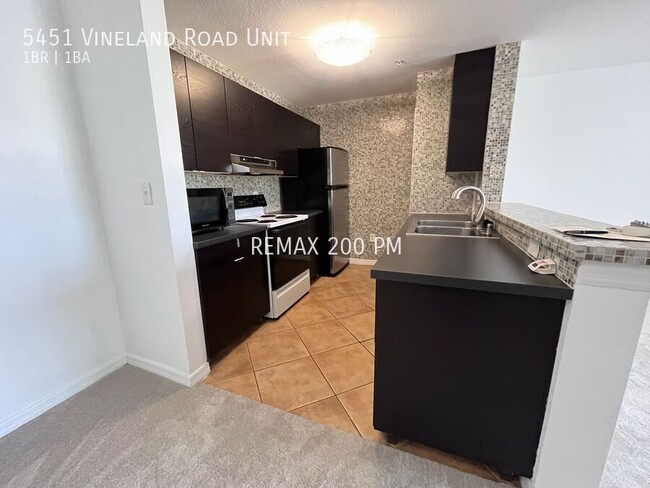 Building Photo - Beautiful One Bedroom Condo