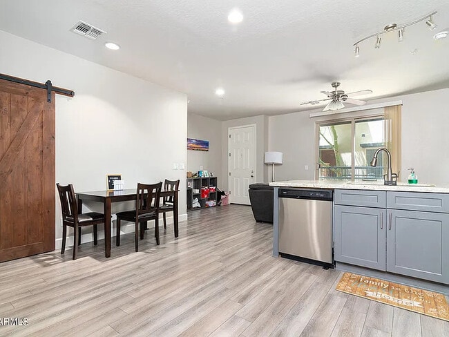 Foto del edificio - 1406 W Main St